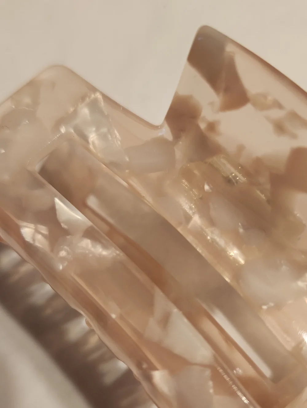NWOT Light Peach/White Acetate Hair Clip 3 inches